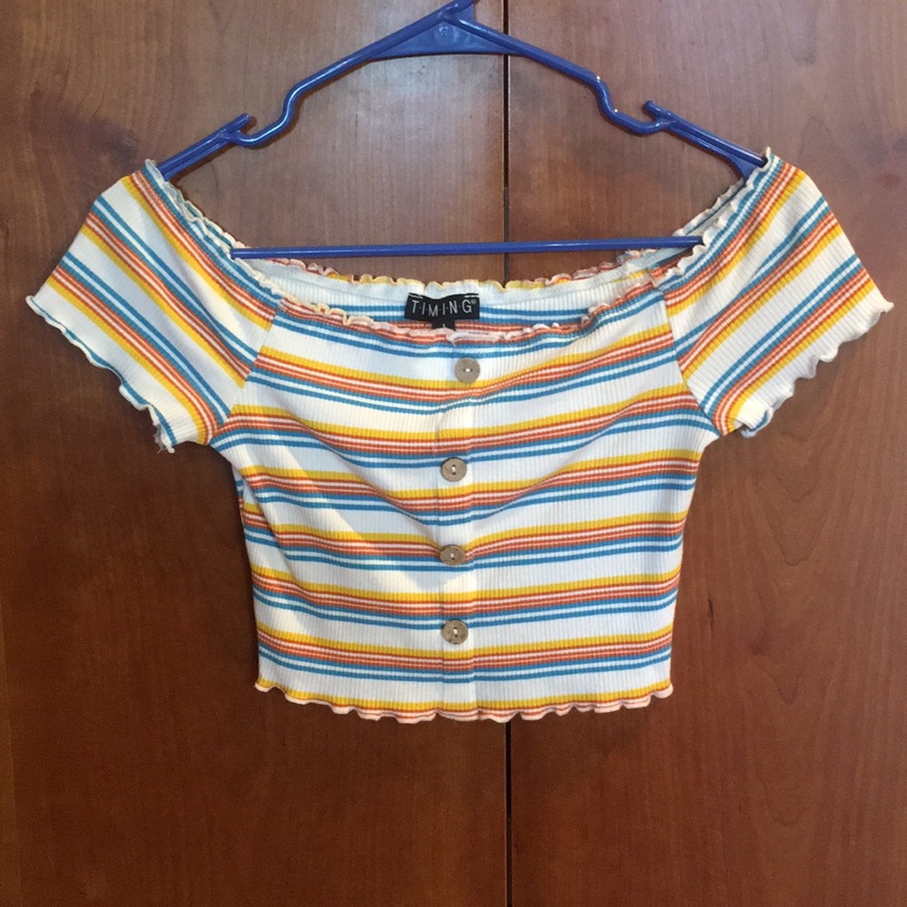 Adorable trendy crop top Size=large but fit=small